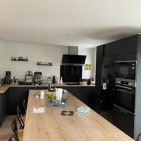 Grande Maison Au Calme Proche Plage. Feriehus *